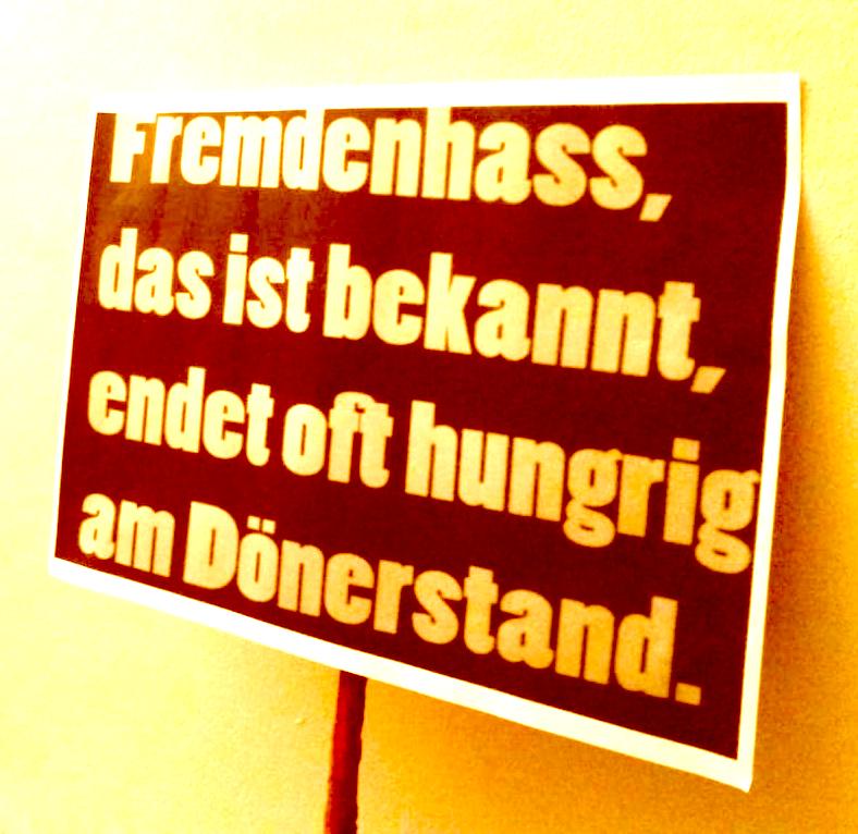 "Fremdenhass endet am Dönerstand" Plakat